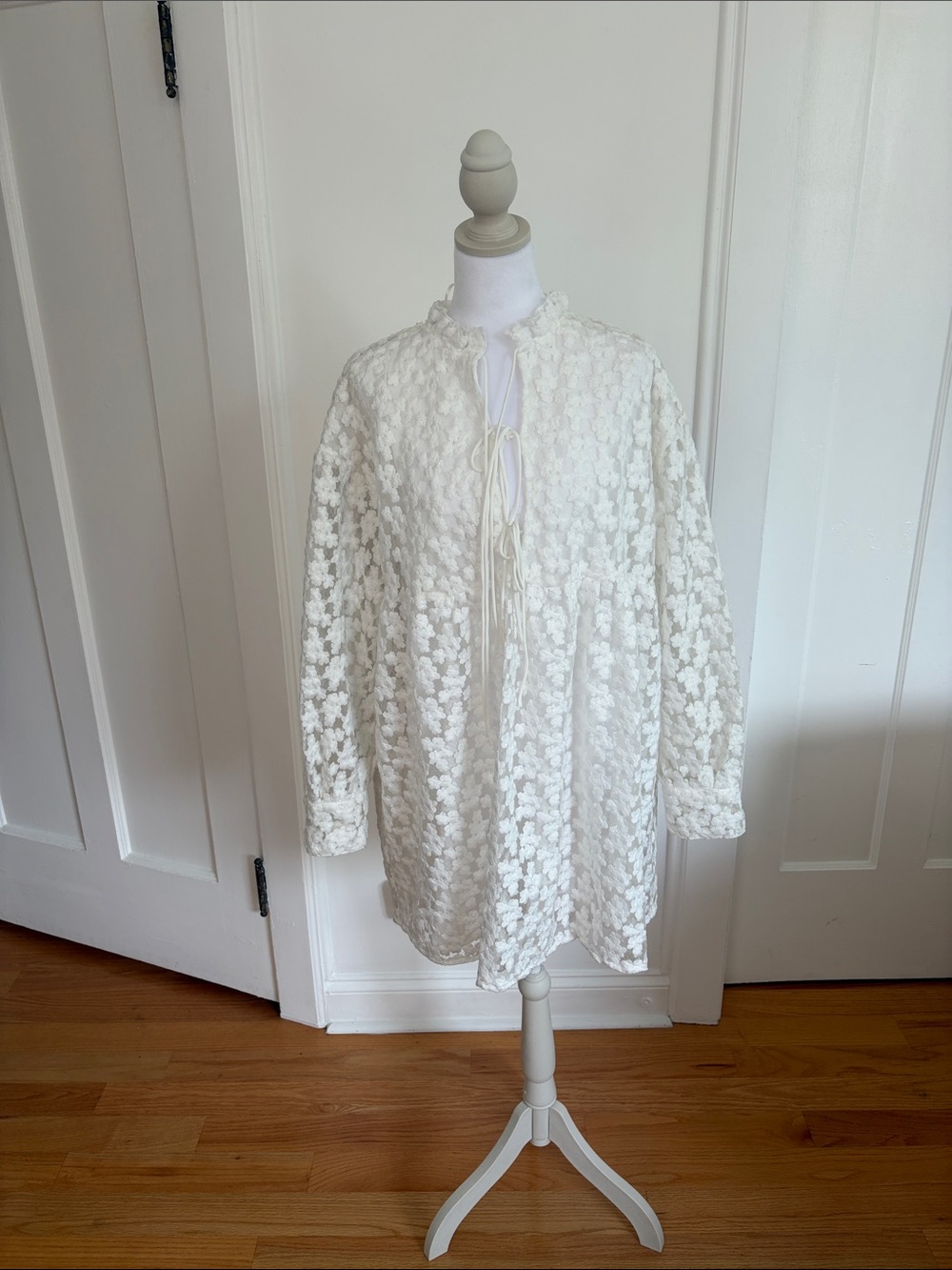 Brand New Zara White Floral Lace Dress SZ Large